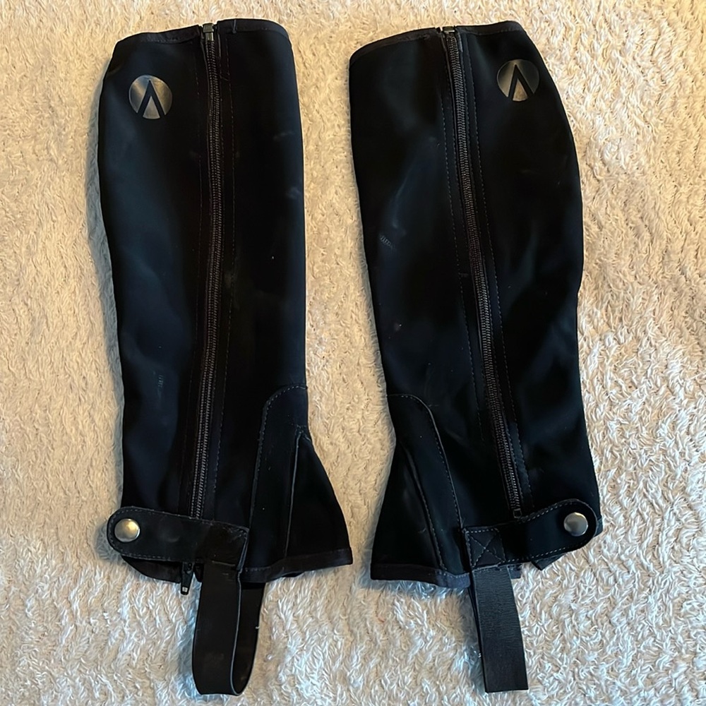 Auken Synthetic Half Chaps, Size XL or Size XS.